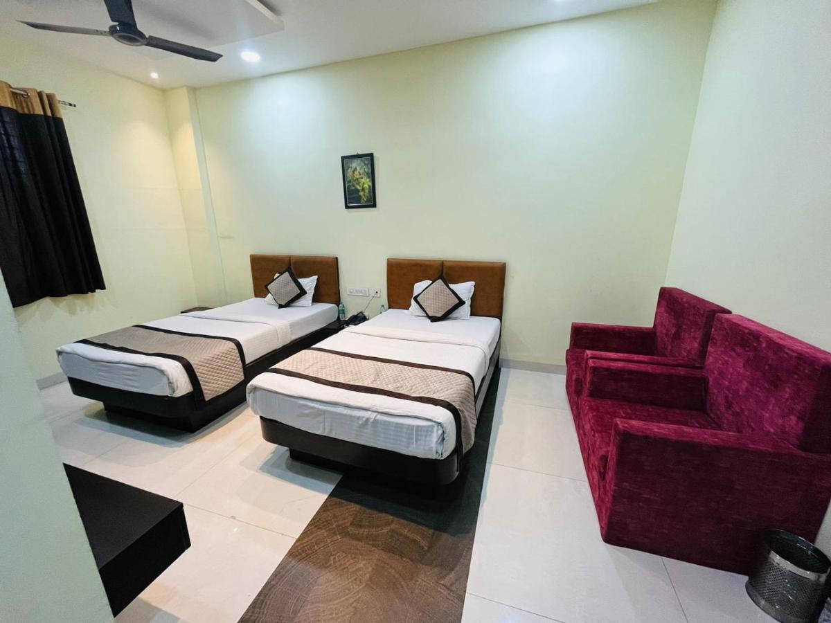 Jmc Hotel Lavish Akolia Εξωτερικό φωτογραφία