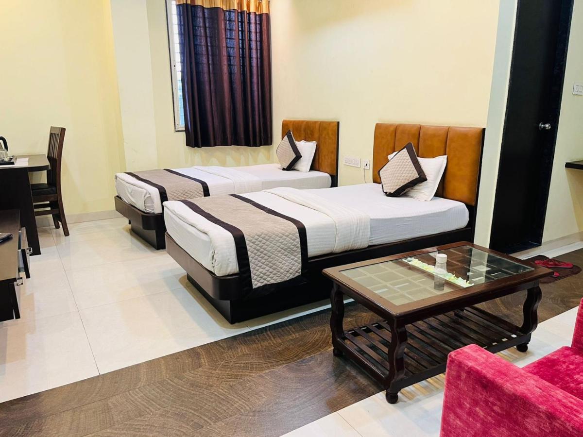 Jmc Hotel Lavish Akolia Εξωτερικό φωτογραφία