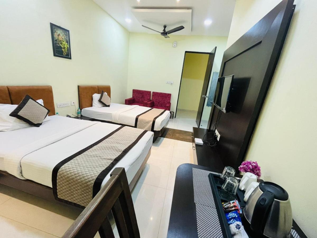 Jmc Hotel Lavish Akolia Εξωτερικό φωτογραφία
