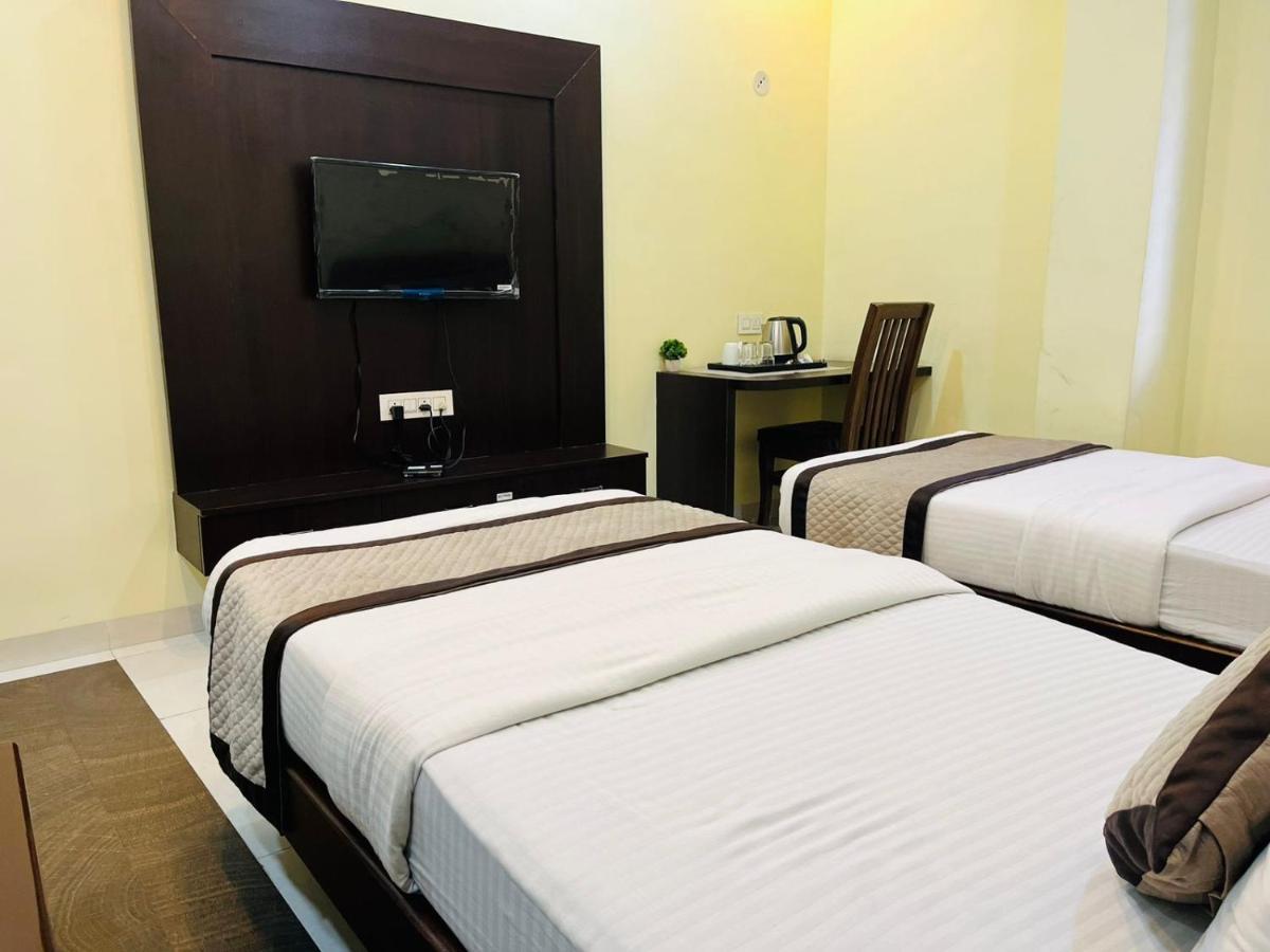 Jmc Hotel Lavish Akolia Εξωτερικό φωτογραφία